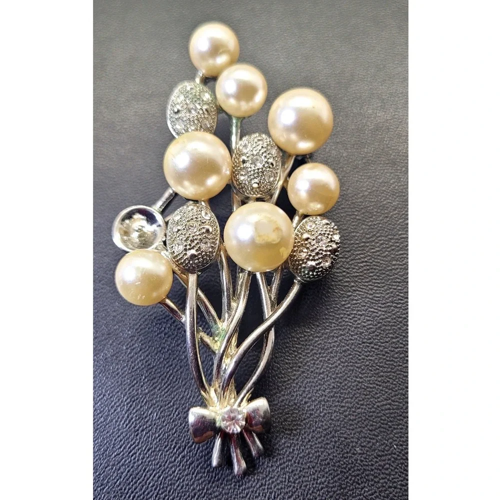 Unbranded Faux Pearl Rhinestone Bouquet Brooch Silver Tone Vintage Style‎ FAIR